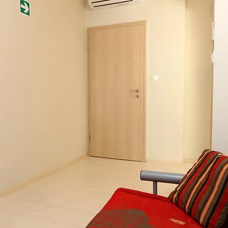 Stanici 10324b * Omiš